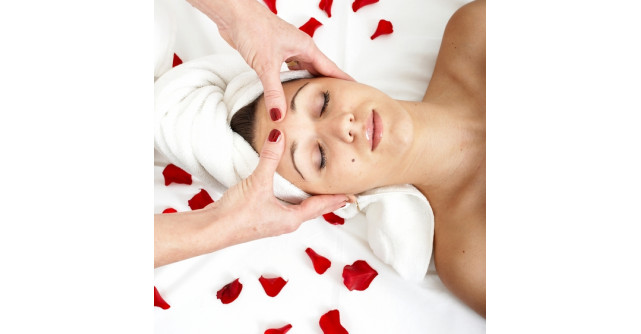 Masaj facial recomandat de Anastasia Achilleos