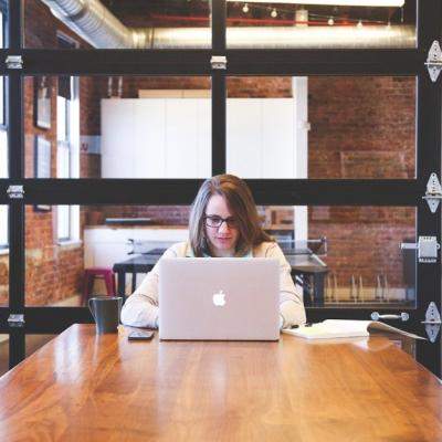 4 moduri prin care sa-ti recapeti energia la ora 3 dupa-amiaza – fara sa bei cafea