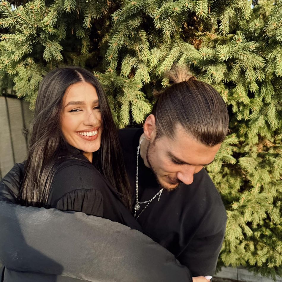 După 8 ani de relație, Alina Eremia a fost cerută în căsătorie! Când va avea loc nunta artistei?