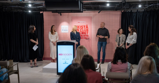 Primul program din România care oferă elevelor și studentelor produse menstruale și consultații ginecologice la 50% reducere