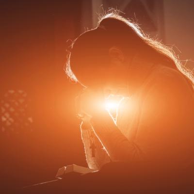 Ruga de duminică - Semnificație, practici și rugăciuni importante