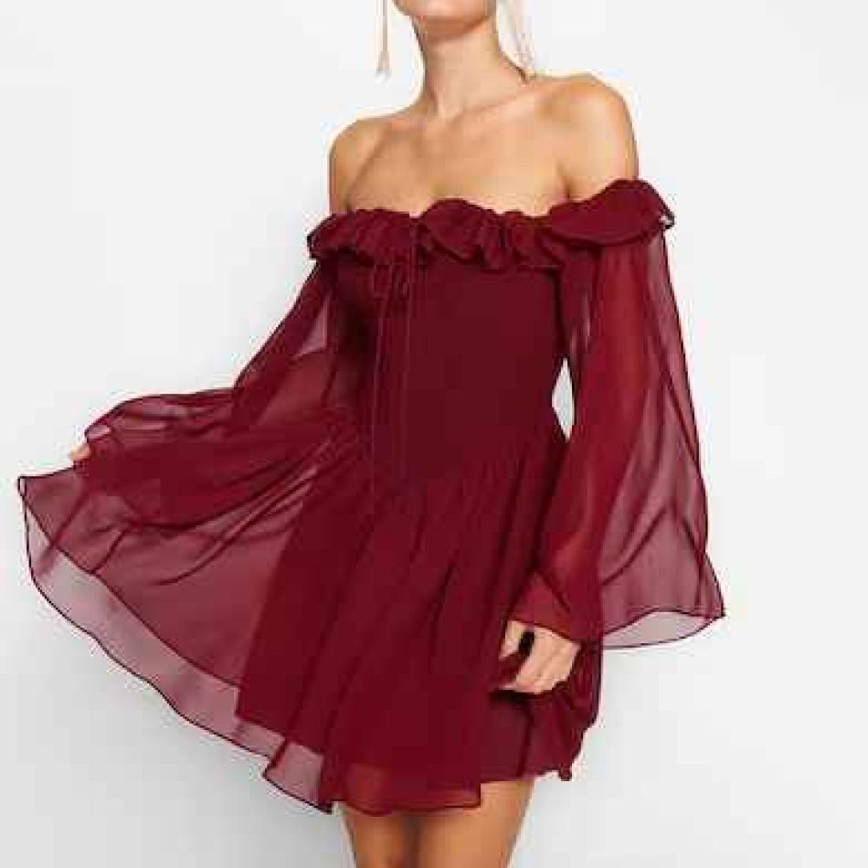 Îmbrăcată în Dragoste: Cele mai elegante rochii pentru Ziua Îndrăgostiților și Dragobete