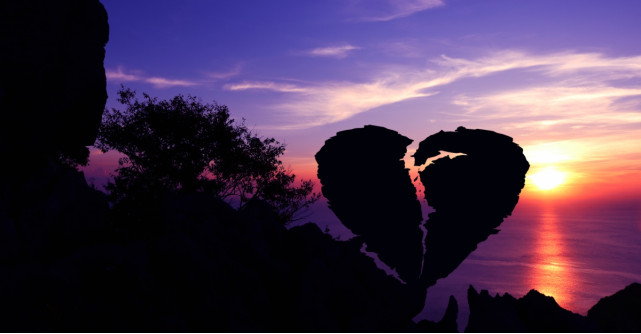 Mesaje de dragoste triste care îți spun povestea