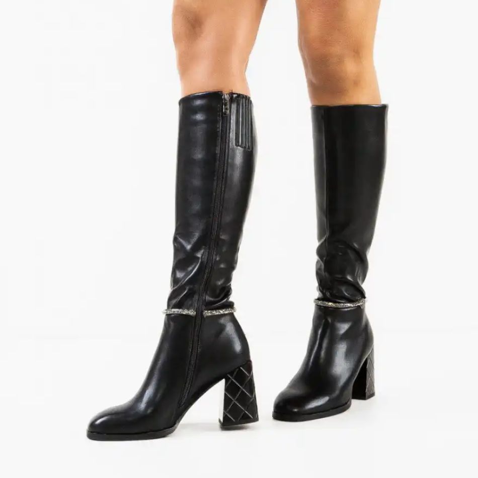 Vedetele sezonului rece: Cizmele lungi de damă