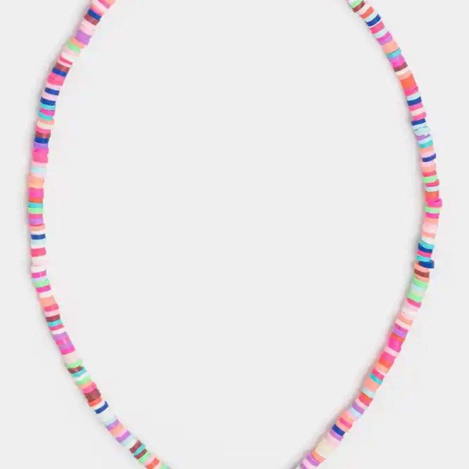 Ce modele de coliere se poartă în vara lui 2023?