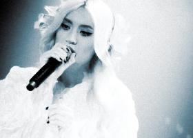 Paulina a lansat 'Live @ Arenele Romane'