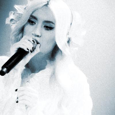 Paulina a lansat 'Live @ Arenele Romane'