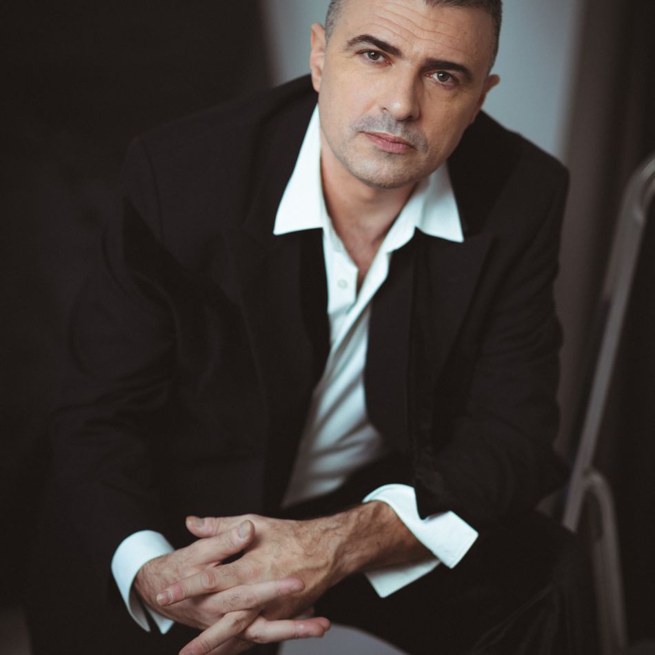 INTERVIU CORNEL ILIE.  30 de ani de carieră, 10 albume și planuri de viitor: Câți oameni pot locui într-un cântec?