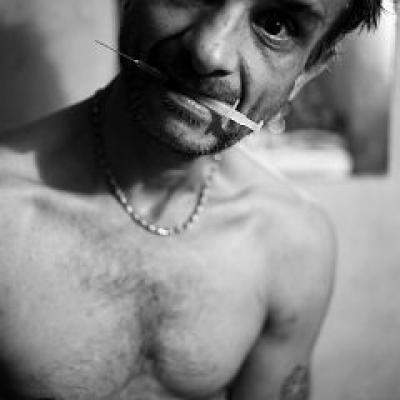 Cutremurator: Viata in casa unui dependent de droguri roman