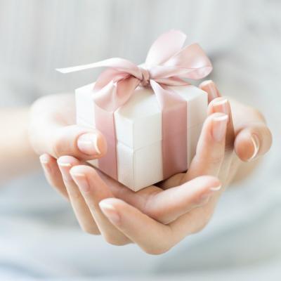 Cadouri de 8 martie pentru femeile speciale din viața ta