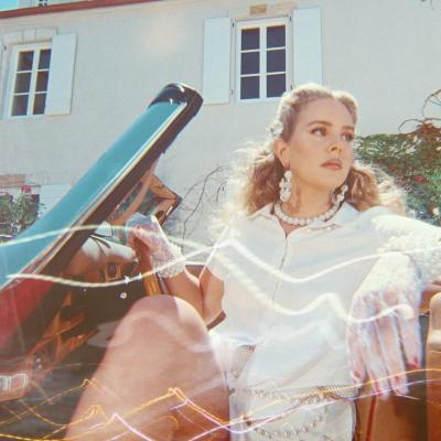 Lana Del Rey a lansat single-ul Chemtrails Over The Country Club si a anuntat lansarea albumului omonim