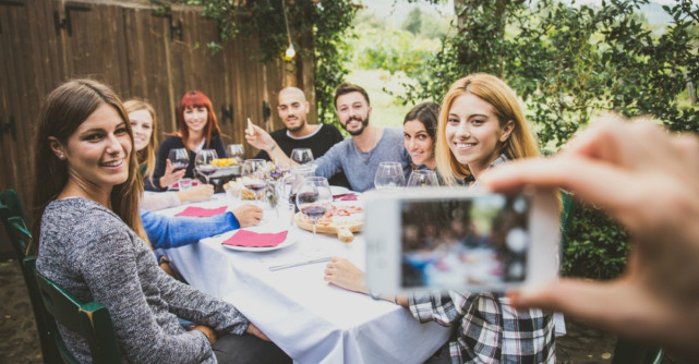 Greseli de eticheta pe care nici nu stii ca le faci & cum sa le corectezi