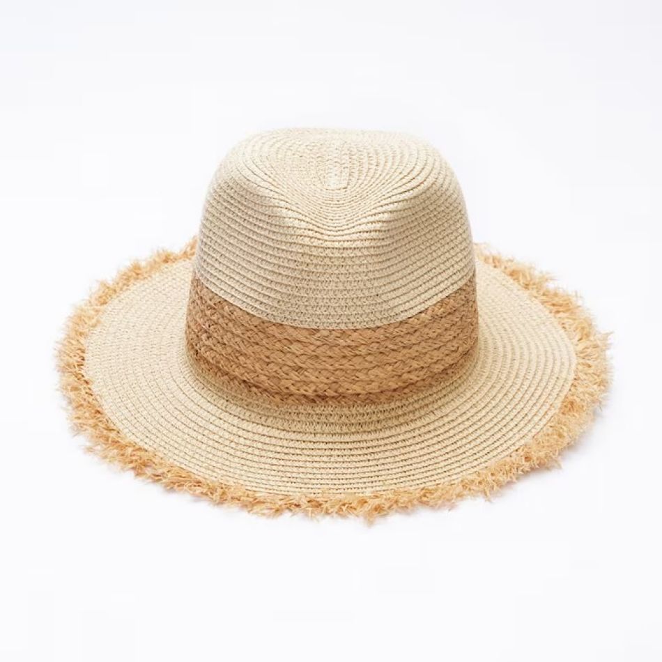 CHIC ȘI PROTEJATĂ DE SOARE CU 20 DE PĂLĂRII ȘI ȘEPCI