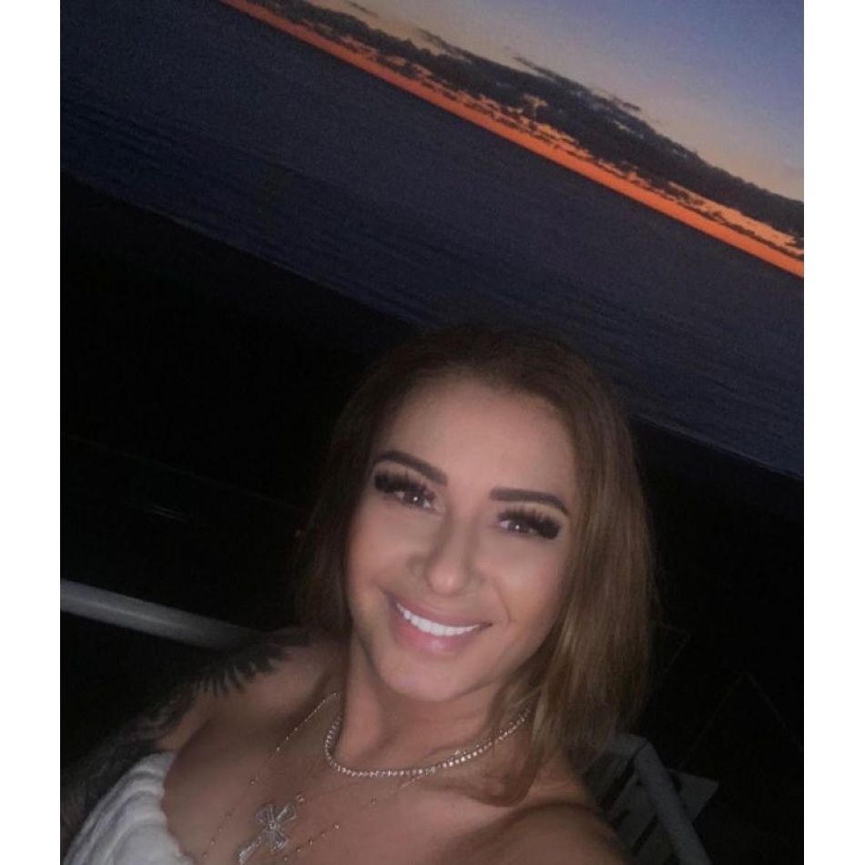 Anamaria Prodan, mesaj cu subînțeles pentru Reghecampf,  de 1 mai! Vedeta s-a pozat pe șezlong în Grecia