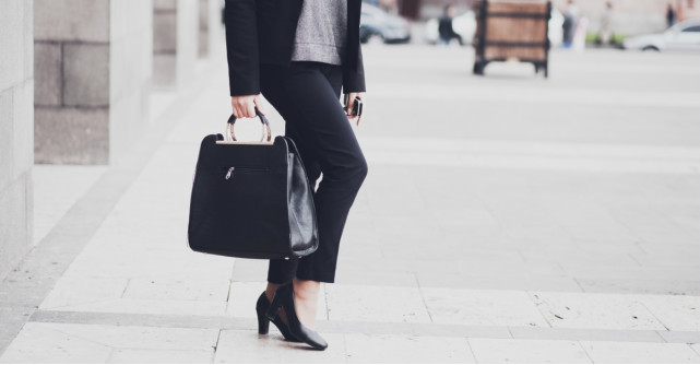 6 genti mari si incapatoare de la branduri renumite de wishlist pentru Black Friday!