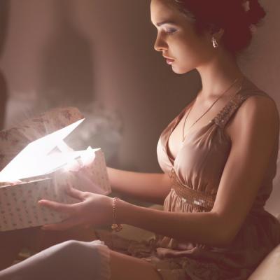 Cadouri pentru femei: Lista celor mai frumoase gesturi tandre