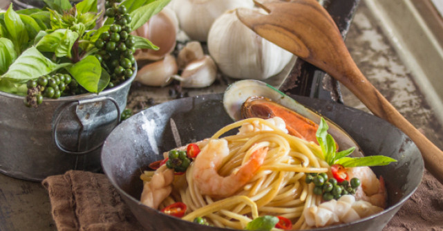 Cum se prepari o cina romantica: Pasta con frutti del mare