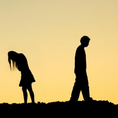 Dacă te face să suferi, pleacă. Bărbatul care te iubește nu ți-ar face rău niciodată