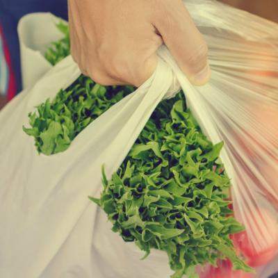 Decizie istorică: pungile din plastic vor fi interzise în această țară