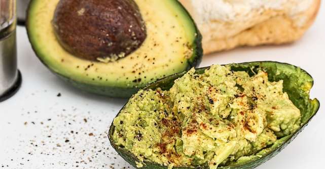 Cele doua ingrediente speciale care transforma un guacamole simplu intr-o adevarata explozie de gust