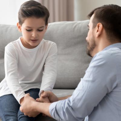 De ce e bine ca părinții să ceară iertare copiilor