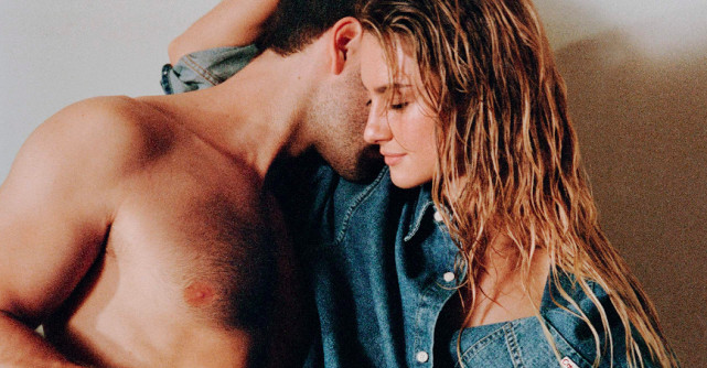 Calvin Klein lansează campania de Ziua Îndrăgostiților „Our Calvins” cu actorii  Grace Van Patten și Jackson White 