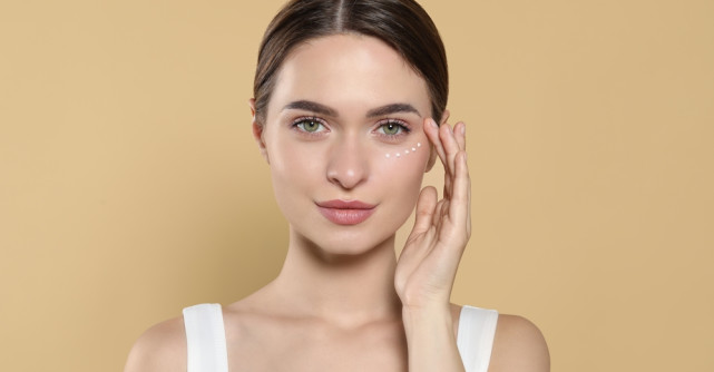 Secrete de îngrijire a pielii din jurul ochilor: cum să menții o privire luminoasă și tânără