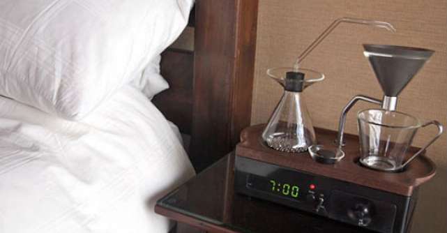 Video: Acest ceas desteptator te va trezi cu cafeaua gata preparata!
