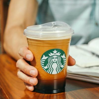 Starbucks va renunța la utilizarea paielor de plastic la nivel global până în 2020