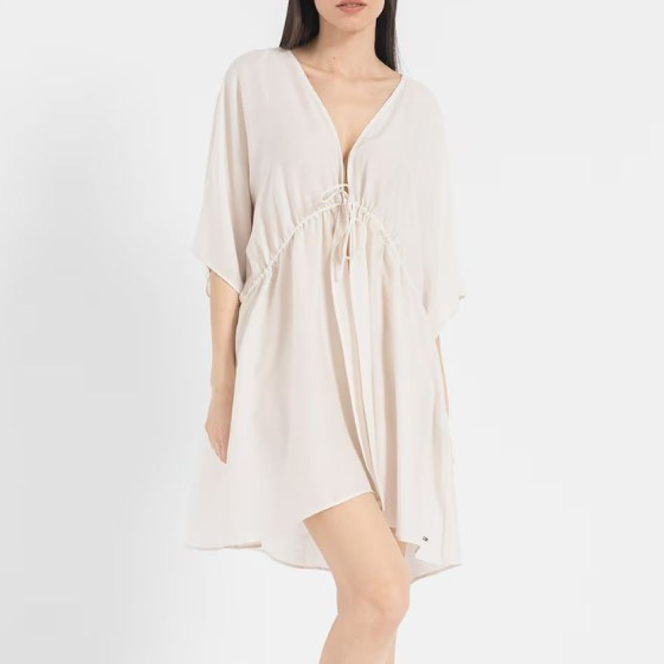 Haine de plajă: Mini-ghid complet cu recomandări de chimono, kaftan, pantaloni și rochii de plajă pentru sezonul estival