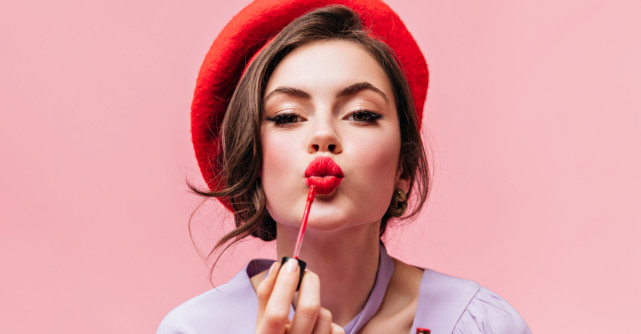 Buze senzuale și voluminoase: 5 rujuri perfecte pentru tine