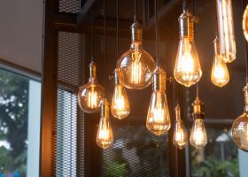 Iluminatul în casă: 3 tipuri de lumină care îți fac atmosfera din casă mai relaxantă