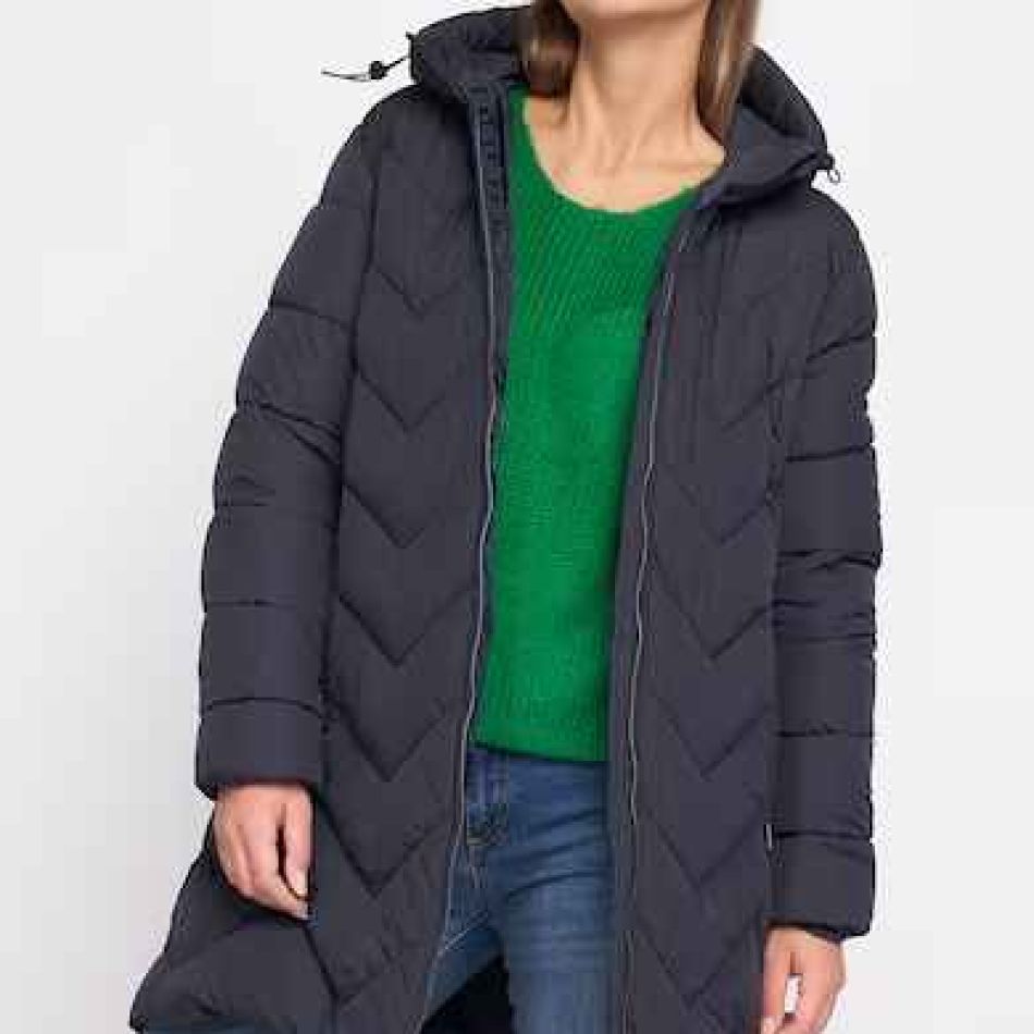 Bleumarin este NOUL negru! 20 de piese vestimentare pentru garderoba ta