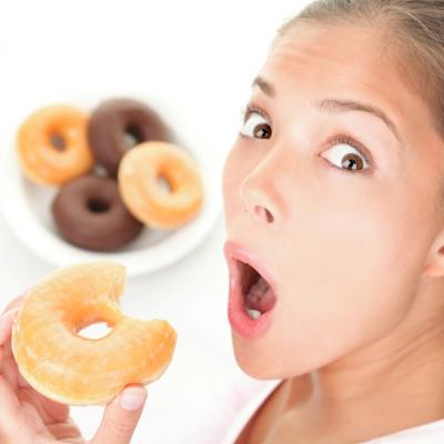 Excesele se citesc pe față! 5 semne că faci abuz de anumite alimente sau băuturi