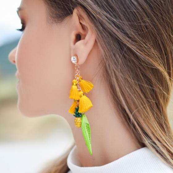 Cercei cu model deosebit: poartă aceste bijuterii ca să ieși în evidență