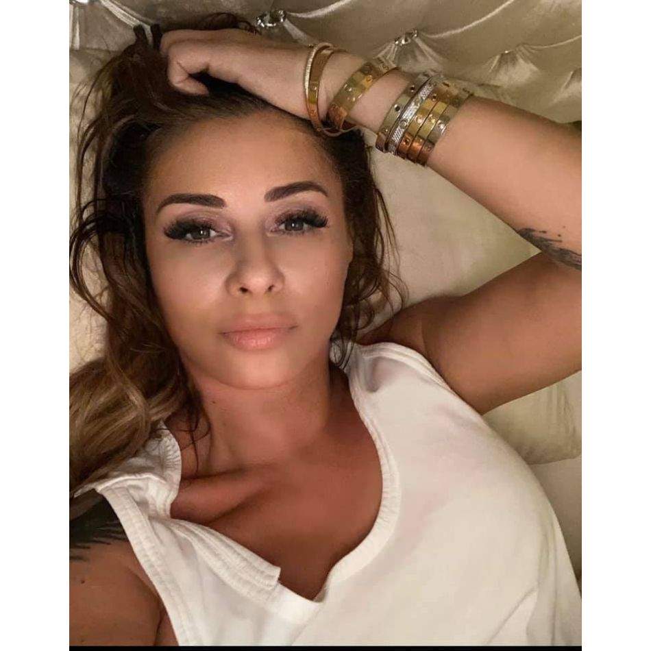 Anamaria Prodan visează la o nuntă regală. Sexy impresara este gata oricând să spună DA
