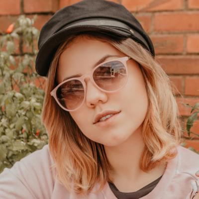 Șapca din piele este un accesoriu interesant și cool: vezi cum se poartă!