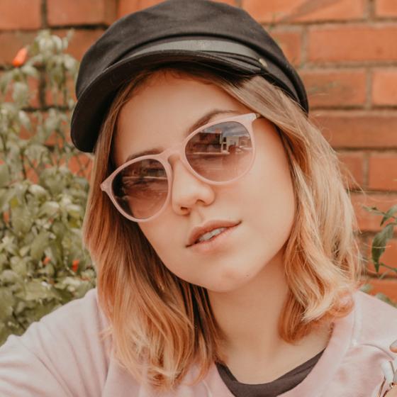 Șapca din piele este un accesoriu interesant și cool: vezi cum se poartă!