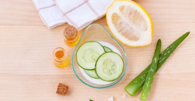 6 soluții naturale pentru curățarea tenului