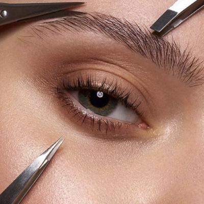 Cum să ți păstrezi sprâncenele sănătoase în 5 pași. Sfaturi de la specialist 