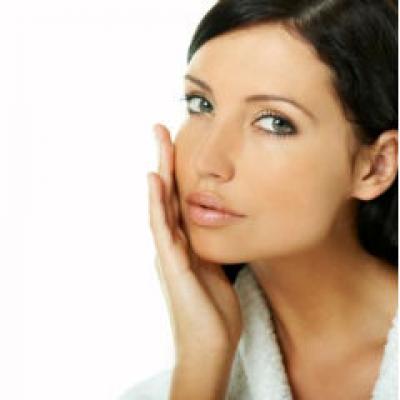 Practic: Machiaj a la Kim Kardashian