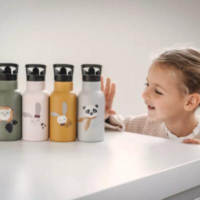 Ce nu trebuie să-ți lipsească când ieși la plimbare cu cel mic în parc?