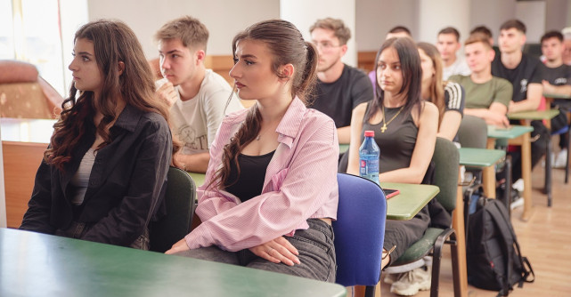 Cum au ajuns elevii de nota 3,15 la 9,35: 83% dintre copiii vulnerabili din programul ”Vreau în clasa a 9a” au luat BAC-ul