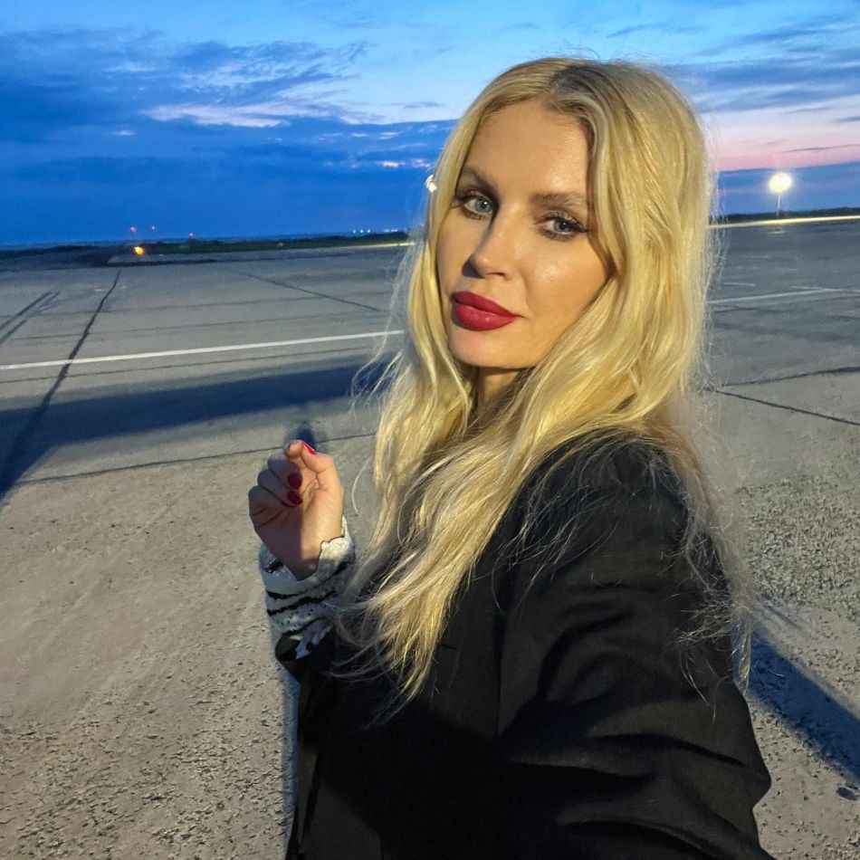 Val de critici după ce Andreea Bănică a postat o fotografie cu o actriță celebră! Ce i-a deranjat pe internauți?