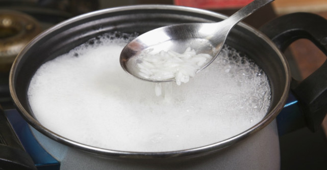 Greșelile pe care le faci când fierbi orezul