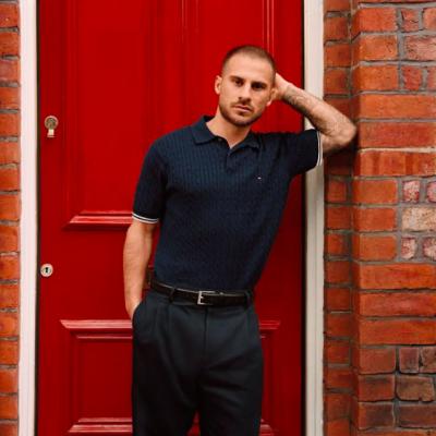 TOMMY HILFIGER ȘI LIVERPOOL FC ADUC STILUL PREP ÎNTR-O VARĂ EMBLEMATICĂ A FOTBALULUI