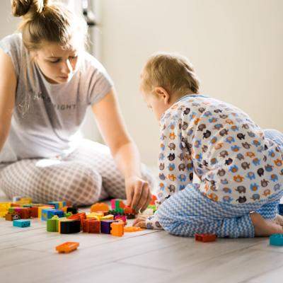 Semnele timpurii ale autismului: ce urmăresc părinții la 12-24 de luni și ce vine după evaluare