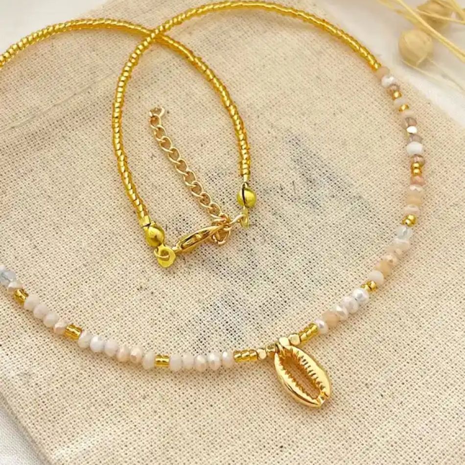 Ce modele de coliere se poartă în vara lui 2023?