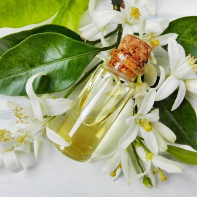 Parfumul tău natural: cum să-l creezi și să-l porți cu bucurie