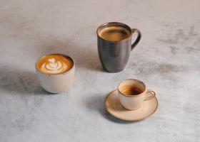 Șocul glicemic din cana de cafea: Cum să eviți creșterea bruscă a insulinei dimineața
